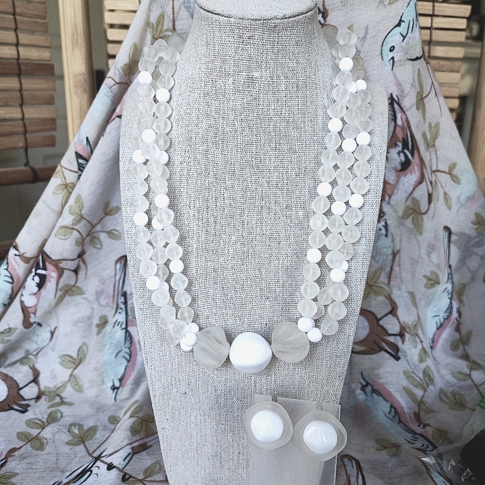 Lucite Frosted Chunky White Clear PLASTIC Molded Beads Vintage Necklace Earrings